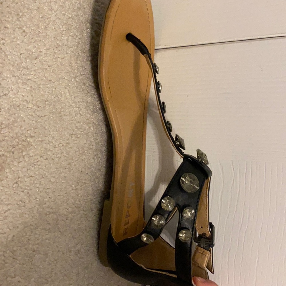 Sandles
